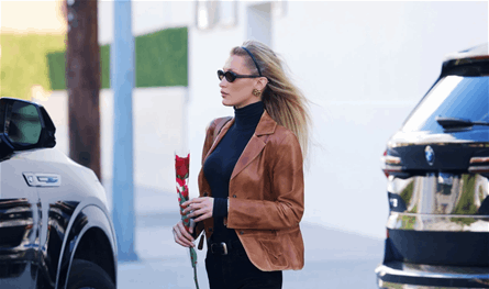 بيلا حديد تتألق في حفل خيري لدعم فلسطين والسودان