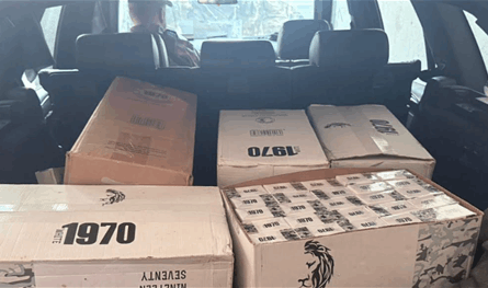 بالصور.. دخان ومعسل مهرّب ومزوّر في الليلكي وحي اللجا 