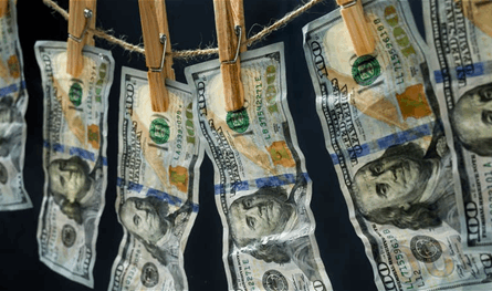 في دولة عربية.. الإيقاع بأخطر "شبكة غسيل أموال"