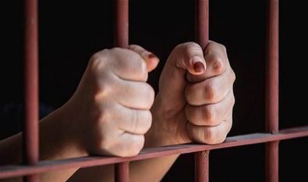 محاميها أكّد الخبر.. سجن صانعة محتوى شهيرة وزوجها بعد ضبط أموال ومخدرات بحوزتهما في المطار