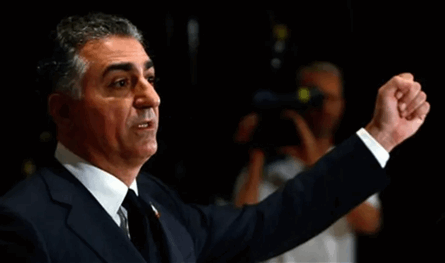 دعا الشعب الإيراني إلى التظاهر.. من هو رضا بهلوي نجل آخر شاه لإيران؟