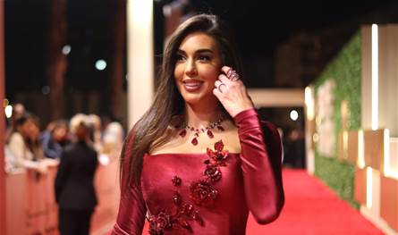 إطلالة عفوية لياسمين صبري داخل السيارة تشعل تفاعل المتابعين