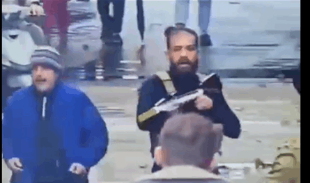 بعد اغتيال عبد فضة في عين الحلوة.. مقطع يُظهر محمد جمال حمد برفقة مجموعة مسلحة تابعة له