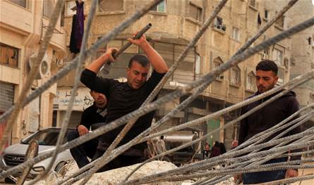 العواصف تحرمهم العمل… فمن يحميهم؟