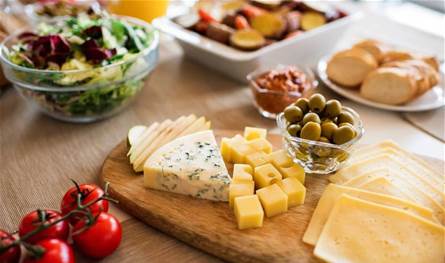 هل تناول الجبن يرتبط بانخفاض خطر الخرف؟