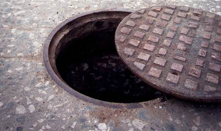 في مصر.. إصابة 5 أشخاص بسقوطهم في بالوعة صرف صحي 