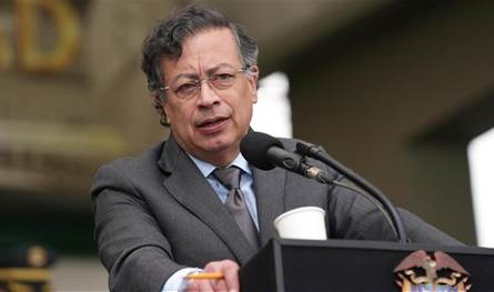 رئيس كولومبيا يحذر من تهديد عسكري أميركي محتمل