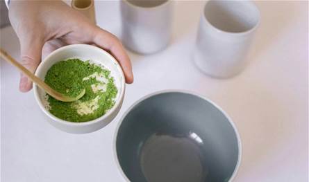 هل تساعد مساحيق الخضار  على تقليل الانتفاخ ؟