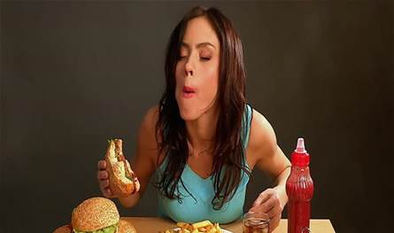  كيف يمكن للروائح أن تخدع الدماغ وتساعد النساء على التحكم بالشهية؟