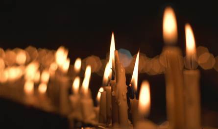 الأطباء لم يتمكنوا من تشخيص حالتها.. وفاة ابنة فنان شهير بعد أيام على فقدانه والده (صورة)