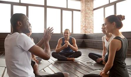 كيف تسرع "اليوغا" التعافي من الإدمان؟