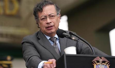 خوفا من تدخل عسكري أميركي ضد بلاده.. رئيس كولومبيا يعلن نيته السفر إلى واشنطن