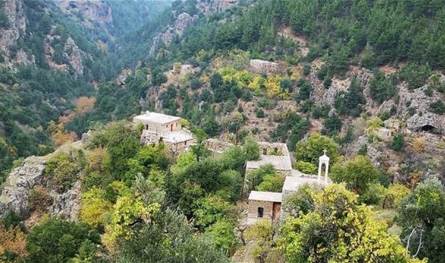 اجتماع أهالي وادي قنوبين والوكيل البطريركي: تأكيد العلاقة الطيبة واستثناء الوادي من التدابير التنظيمية