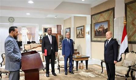 بعد أسابيع من المواجهات... محافظ عدن الجديد يؤدي اليمين الدستورية