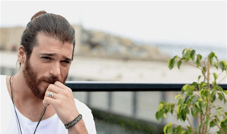 قبل إلقاء القبض عليه وعلى ممثلة أخرى.. هذا آخر ظهور لجان يامان (صورة)