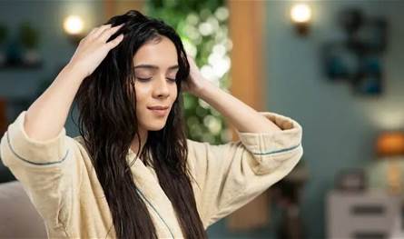 وداعاً لتساقط الشعر… وصفات تعيد الكثافة خلال أسابيع