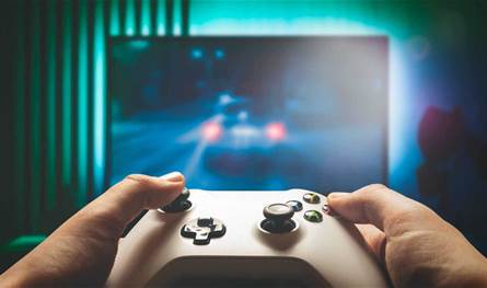 حارس يحرق فيلا رجل أعمال... والسبب "بلاي ستيشن"