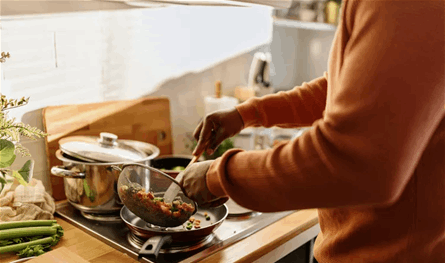 كم عدد الوجبات التي يجب تناولها يومياً لإنقاص الوزن والحفاظ على الصحة؟