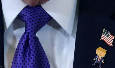 دبوس "Happy Trump" يخطف الأضواء داخل البيت الأبيض