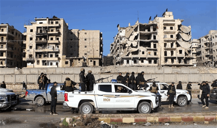 بعد مغادرة حلب.. "الإدارة الذاتية" تطالب بعودة النازحين وقوة دولية