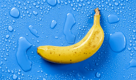 ماذا يحدث لمستويات البوتاسيوم والإلكتروليتات في جسمك عند شرب ماء الموز؟