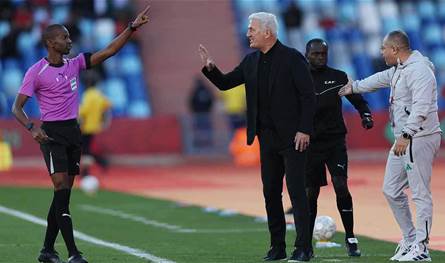 بعد مباراة مثيرة.. لاعبو الجزائر يشكون من قرارات الحكم السنغالي