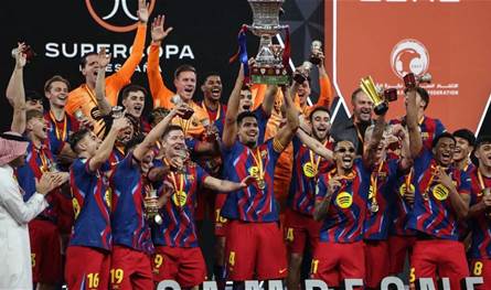 برشلونة يتوج بكأس السوبر الإسبانية بعد فوزه على ريال مدريد 3-2