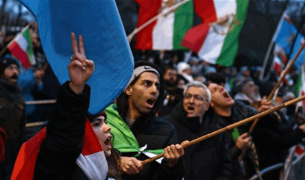 إيران: نملك "أدلة" على إطلاق نار استهدف قوات الأمن.. وبدأنا المحادثات مع المتظاهرين