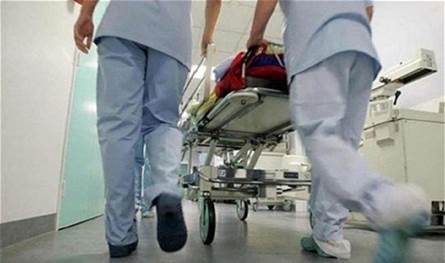 حالته كانت مروّعة... نقل نائب فرنسيّ إلى المستشفى بعد العثور عليه قرب مكتبه