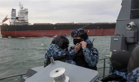 أوكرانيا تتهم روسيا بشن هجوم مسيّر على سفن مدنية في البحر الأسود