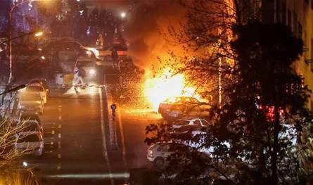 الاحتجاجات تتوسغ في طهران.. وإحراق مركبة لقوات الأمن