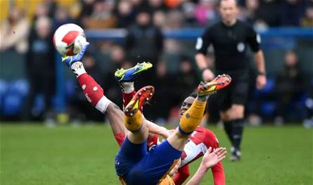 بسبب تصرفات "غير لائقة"... الإتحاد الإنكليزي يوقف لاعبا عن المباريات