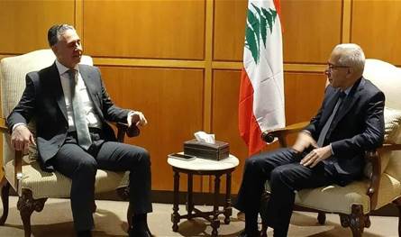 وزير الصناعة والتجارة الأردني يصل إلى بيروت على رأس وفد رسمي