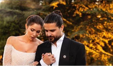 في أشهر حملها الأخيرة.. دانييلا رحمة تخضع لجلسة تصوير برفقة زوجها