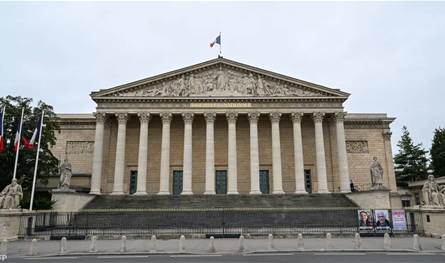 فرنسا تدرس إضافة الإخوان لـ"قائمة الإرهاب"