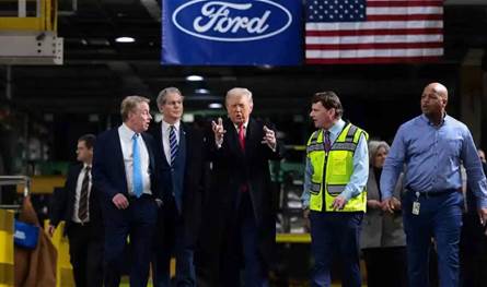 عامل أميركي يهاجم ترامب في ديترويت ويُحال إلى التحقيق