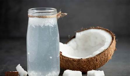 أيهما أفضل لإشراق البشرة ماء الأرز أم ماء جوز الهند؟
