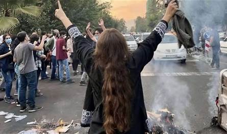 رئيس السلطة القضائية في إيران يتعهد بإجراء محاكمات "سريعة" للذين أوقفوا خلال التظاهرات