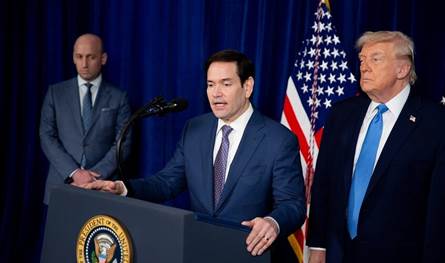 محامي ترامب السابق: هذا الوزير يتلاعب بالرئيس الأميركيّ