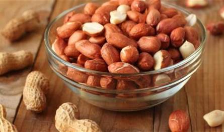 الفول السوداني يحسن الكوليسترول إذا استُهلك بهذه الطريقة