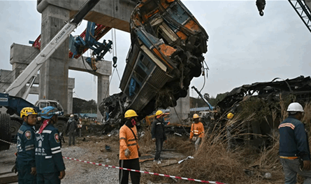 رافعة بناء تسبّبت بكارثة... العشرات قُتِلُوا وأُصيبوا في الحادث المروّع