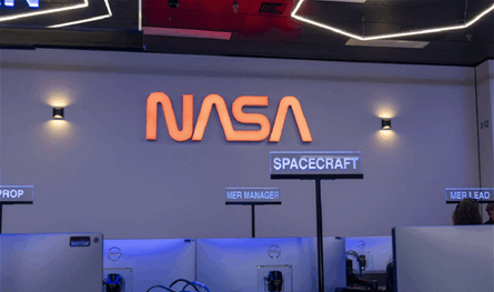 بعد أكثر من نصف قرن.. ناسا تستعد لعودة تاريخية إلى القمر