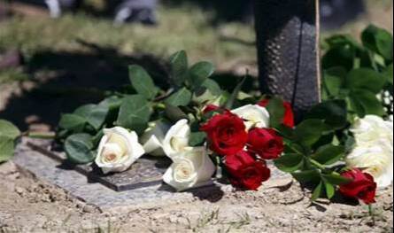 الطب الشرعي يكشف ملابسات وفاة نجل المغني وكاتب الأغاني المعروف