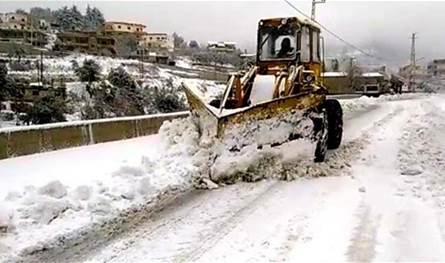 مع انحسار المنخفض الجوي.. اليكم الطرقات المقطوعة بسبب الثلوج