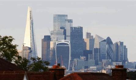 نمو بريطانيا يفاجئ الأسواق