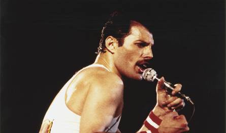 بعد صراع طويل مع سرطان نادر... وفاة الإبنة السريّة لفريدي ميركوري