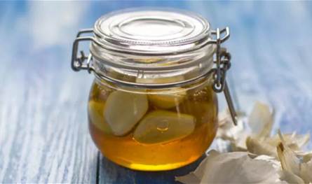 الثوم مع العسل: فوائد محتملة أم مبالغة على مواقع التواصل؟