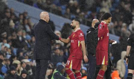 هل حاول سلوت توجيه رسالة إلى صلاح بشكل غير مباشر؟