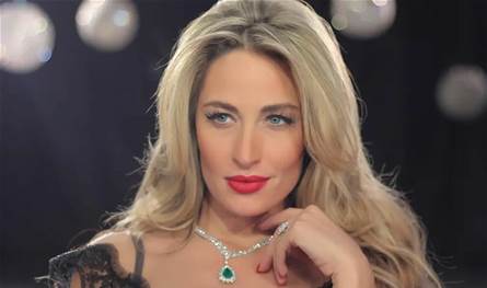 بالخوذة ونظارات التزلج… ميرفا القاضي تستمتع بالأجواء الشتوية