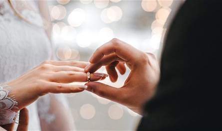 بالصورة... فنان يُفاجىء الجميع بزواجه: الحمد لله الذي تتم بنعمته الصالحات